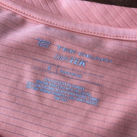 NWOT Peach Pink Tek Gear Workout Top Size Small - Picture 3 of 4